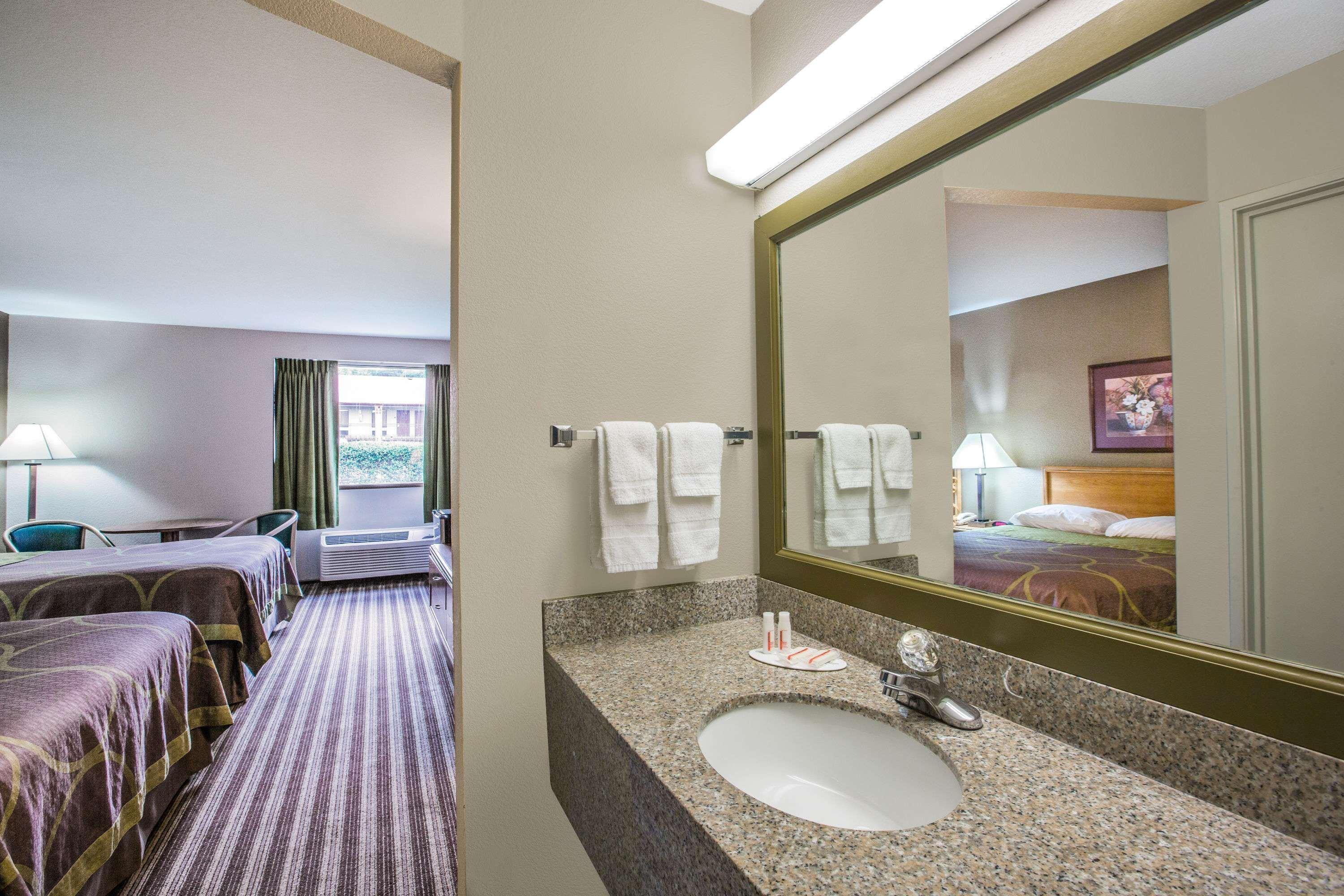 Hotel Super 8 By Wyndham Oxford Exteriér fotografie